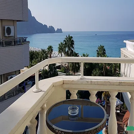 Hotel Azak 3*