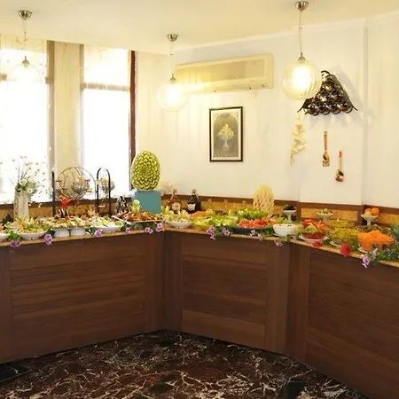 Azak فندق